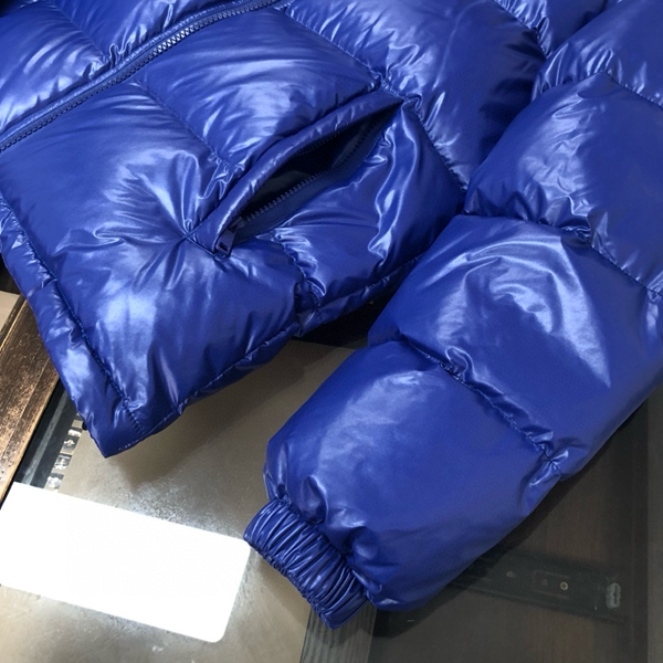 ハイクオリティダウンジャケット角部分ディテール